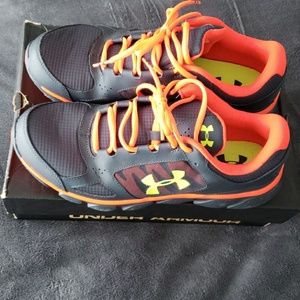 Mens size 11 under armour sneake